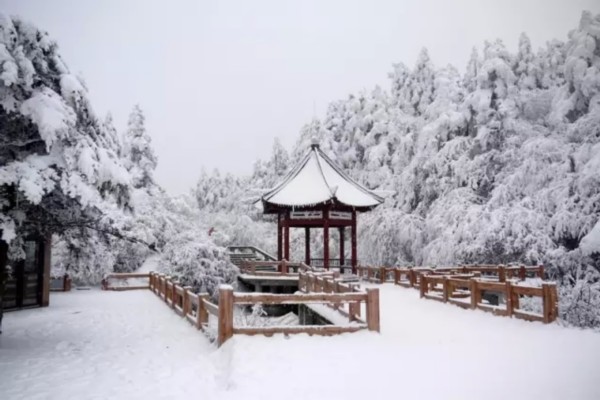 四川峨眉山雪景