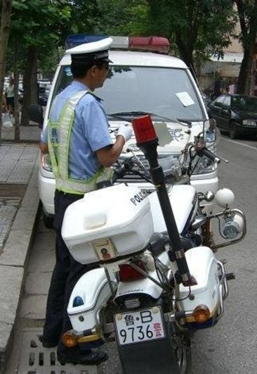 交警少