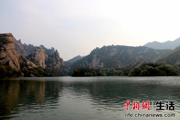 嵖岈山风景区天磨湖，是中央电视台西游记主要外景拍摄地