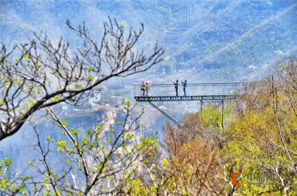 韩国驻武汉总领事一行慕名前来回龙·天界山景区