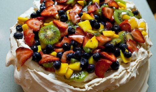 奶油水果蛋白饼pavlova