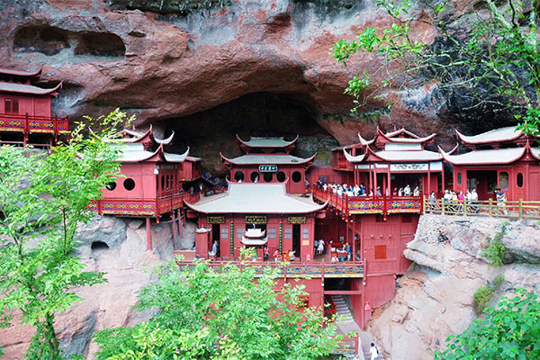 福建-泰宁-大金湖-赤壁丹崖中的寺院