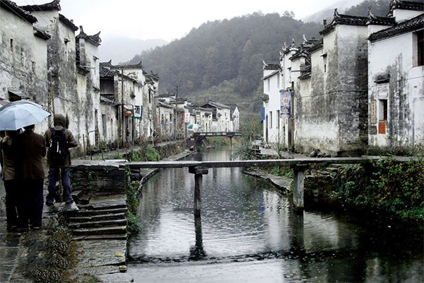 安徽-黄山-湖边古村落